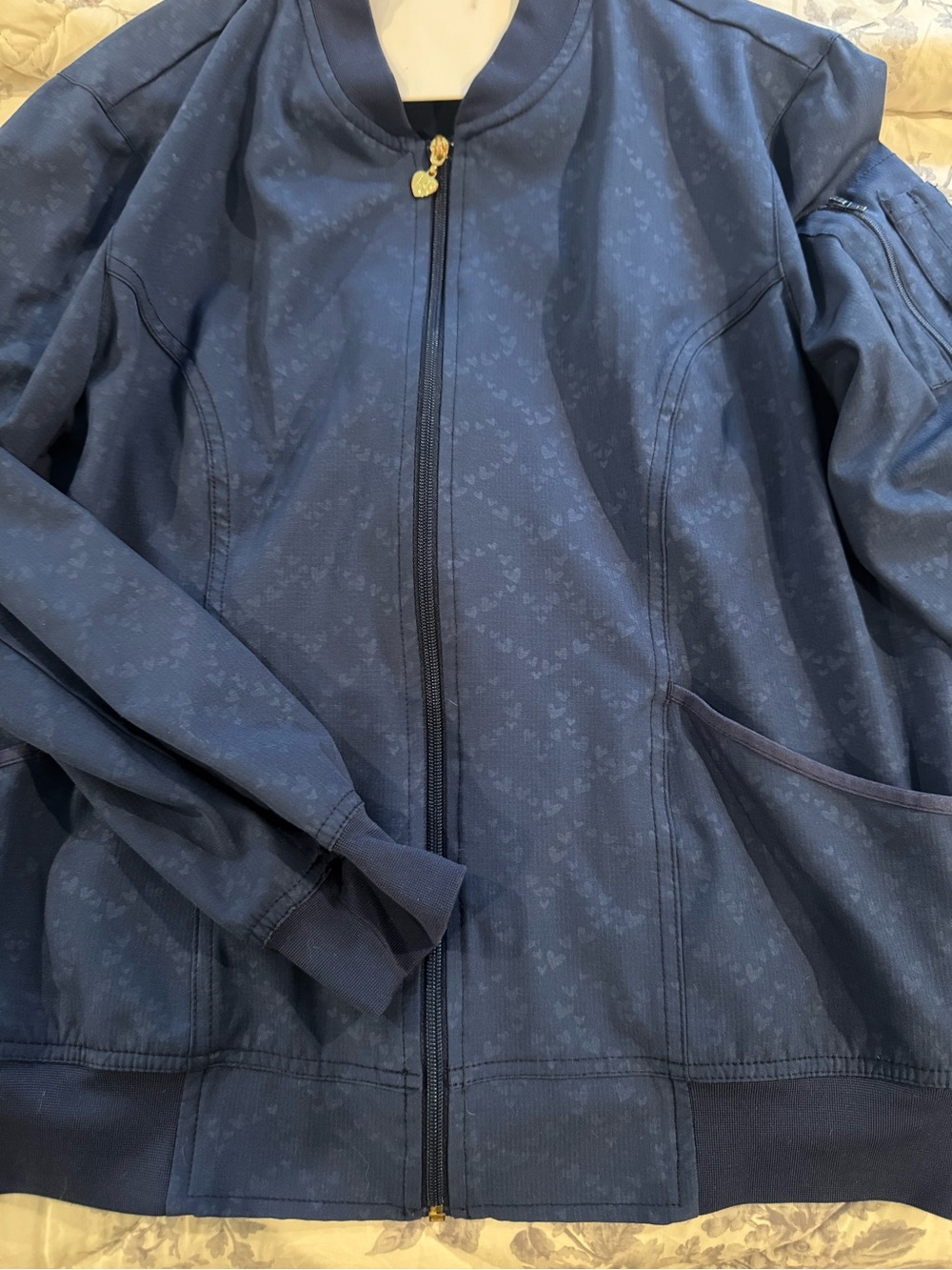 Women’s scrub jackets, 1 vest size M